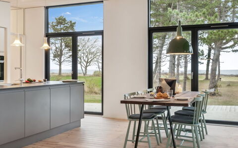 Herlugh - 10M from the Sea: Møbel, Indretning, Gulvbelægning, Træ, Etage, Køkken & Spisebord, Countertop, Loft, Køkken, Lysarmatur