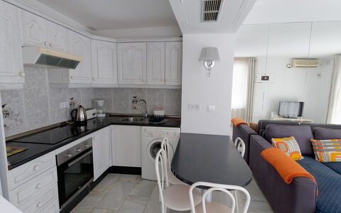 Atalaya Rio Verde: Køkken, Møbel, Indretning, Gulvbelægning, Countertop, Etage, Køkken Apparat, Større Bandage, Cabinetry, Værelse