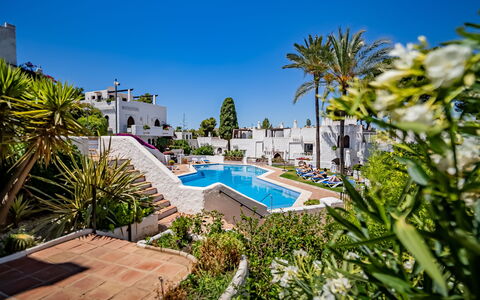 Atalaya Rio Verde: Himmel, Plante, Daytime, Ejendom, Vand, Azure, Svømmepøl, Badeby, Arecales, Træ