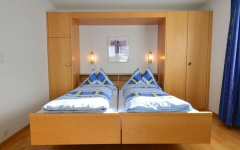 Haus Orion: Bygning, Ejendom, Møbel, Komfort, Blå, Træ, Bed Frame, Hus, Etage, Skygge
