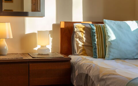 Culduthel: Ejendom, Møbel, Komfort, Træ, Bygning, Indretning, Textile, Bed Frame, Lampe, Skygge