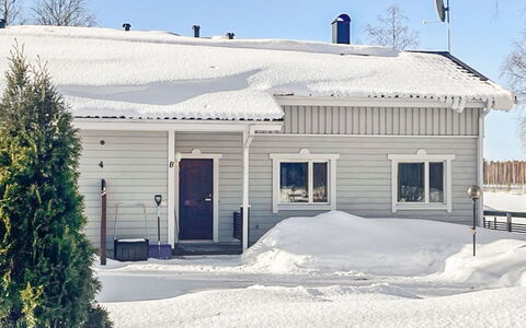 Ruska: Møbel, Indretning, Gulvbelægning, Etage, Bord, Loft, Køkken & Spisebord, Belysning, Stol, Hjem
