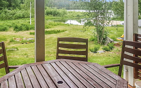 Ruska: Møbel, Indretning, Gulvbelægning, Etage, Bord, Loft, Køkken & Spisebord, Belysning, Stol, Hjem