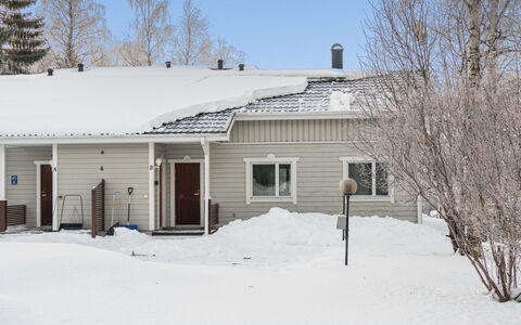 Ruska: Møbel, Indretning, Gulvbelægning, Etage, Bord, Loft, Køkken & Spisebord, Belysning, Stol, Hjem