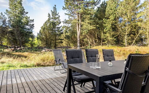 Emila - 2.2Km from the Sea: Tag, Hus, Hjem, Sommerhus, Dør, Sidespor, Dæk, Veranda, Planke, Hårdttræ