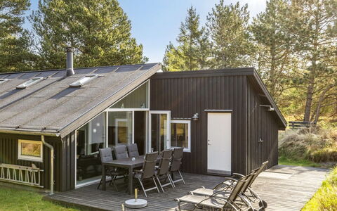 Emila - 2.2Km from the Sea: Tag, Hus, Hjem, Sommerhus, Dør, Sidespor, Dæk, Veranda, Planke, Hårdttræ