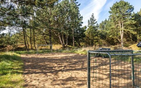 Emila - 2.2Km from the Sea: Tag, Hus, Hjem, Sommerhus, Dør, Sidespor, Dæk, Veranda, Planke, Hårdttræ