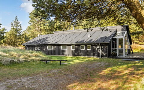 Emila - 2.2Km from the Sea: Tag, Hus, Hjem, Sommerhus, Dør, Sidespor, Dæk, Veranda, Planke, Hårdttræ