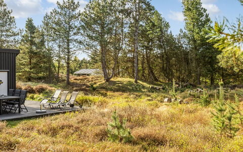 Emila - 2.2Km from the Sea: Tag, Hus, Hjem, Sommerhus, Dør, Sidespor, Dæk, Veranda, Planke, Hårdttræ
