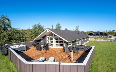 Cristiana - 1Km to the Fjord: Gulvbelægning, Indretning, Træ, Etage, Trappe, Loft, Bejdse, Trægulve, Hårdttræ, Gelænder