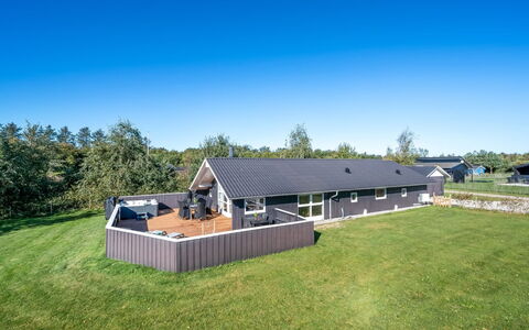 Cristiana - 1Km to the Fjord: Tag, Hus, Hjem, Sommerhus, Dør, Sidespor, Dæk, Veranda, Planke, Hårdttræ