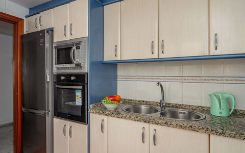 Las Terrazas: Køkken, Større Bandage, Countertop, Cabinetry, Køkken Apparat, Træ, Køkkenvask, Gulvbelægning, Indretning, Værelse