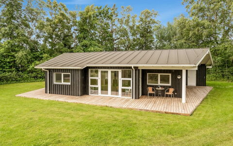 Majvor - 200M from the Sea: Træ, Hjem, Veranda, Dæk, Hårdttræ, Tag, Bejdse, Trægulve, Eco Hotel