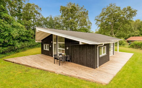 Majvor - 200M from the Sea: Træ, Hjem, Veranda, Dæk, Hårdttræ, Tag, Bejdse, Trægulve, Eco Hotel