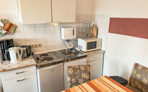 Schmidt (App. 3): Cabinetry, Håndvask, Countertop, Køkken Apparat, Træ, Gaskomfur, Husholdningsapparat, Komfur, Køkken, Køkkenvask