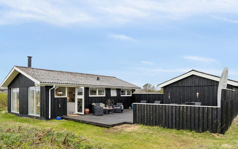 Zina - 600M from the Sea: Tag, Hus, Sommerhus, Arkitektur, Hjem, Sidespor, Skygge, Estate, Stuehus, Gård