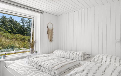 Zina - 600M from the Sea: Soveværelse, Indretning, Træ, Loft, Seng, Sengetøj, Sengetøj, Sengetøj, Belysning, Etage