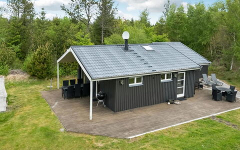 Dwerg - 500M from the Sea: Loft, Gulvbelægning, Indretning, Etage, Kompositmateriale, Møbel, Udvej, Hotel, Design, Dagslys