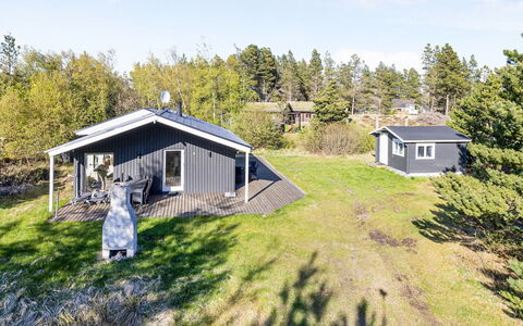 Dwerg - 500M from the Sea: Loft, Gulvbelægning, Indretning, Etage, Kompositmateriale, Møbel, Udvej, Hotel, Design, Dagslys