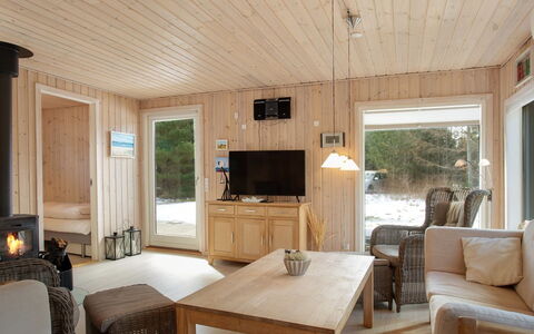 Dwerg - 500M from the Sea: Loft, Gulvbelægning, Indretning, Etage, Kompositmateriale, Møbel, Udvej, Hotel, Design, Dagslys
