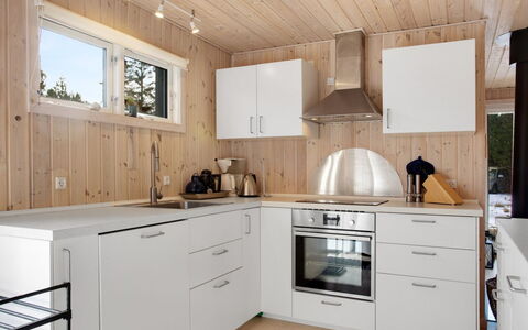 Dwerg - 500M from the Sea: Loft, Gulvbelægning, Indretning, Etage, Kompositmateriale, Møbel, Udvej, Hotel, Design, Dagslys
