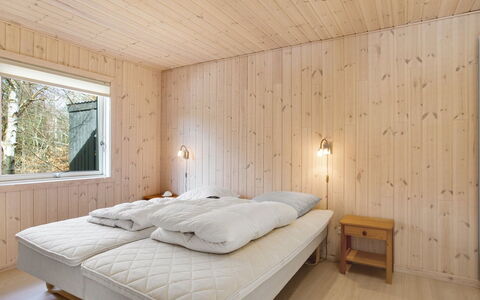 Dwerg - 500M from the Sea: Loft, Gulvbelægning, Indretning, Etage, Kompositmateriale, Møbel, Udvej, Hotel, Design, Dagslys