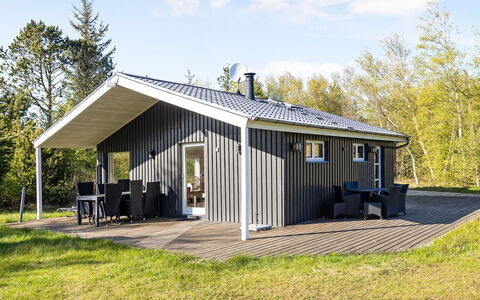 Dwerg - 500M from the Sea: Loft, Gulvbelægning, Indretning, Etage, Kompositmateriale, Møbel, Udvej, Hotel, Design, Dagslys
