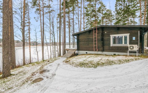 Villa Lahnajärvi: Svømmepøl, Udvej, Udendørs Møbler, Design, Skygge, Landscaping, Hotel, Water Feature, Eco Hotel