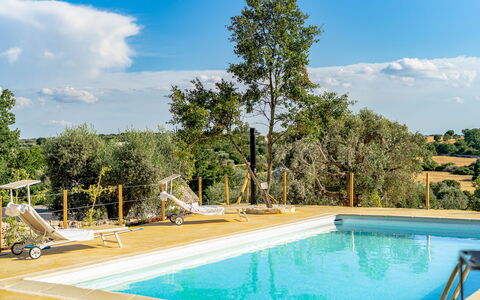 Trulli Di Grieco: Vand, Sky, Himmel, Svømmepøl, Plante, Skygge, Træ, Udendørs Møbler, Fritid, Ejendom