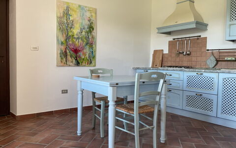 Casa 'il Nocciolo': Ejendom, Møbel, Bord, Bygning, Træ, Indretning, Billedramme, Hus, Etage, Maling