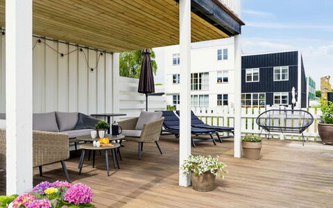 Sebiorn - 5M from the Sea: Svømmepøl, Ferieby