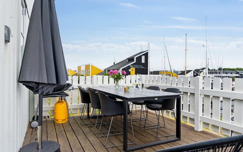 Sebiorn - 5M from the Sea: Svømmepøl, Ferieby