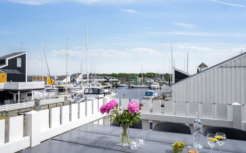 Sebiorn - 5M from the Sea: Træ, Hjem, Veranda, Dæk, Hårdttræ, Tag, Bejdse, Trægulve, Eco Hotel