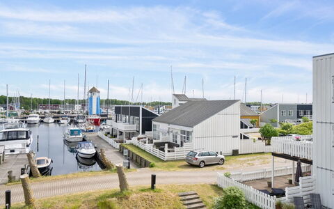 Sebiorn - 5M from the Sea: Træ, Hjem, Veranda, Dæk, Hårdttræ, Tag, Bejdse, Trægulve, Eco Hotel