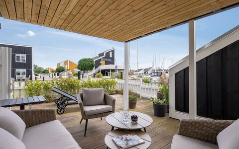 Sebiorn - 5M from the Sea: Træ, Hjem, Veranda, Dæk, Hårdttræ, Tag, Bejdse, Trægulve, Eco Hotel