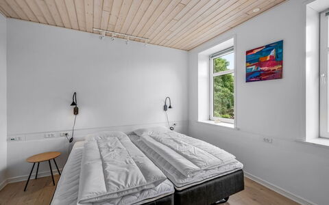 Amma - 21Km from the Sea: Soveværelse, Væg, Gulvbelægning, Indretning, Etage, Seng, Træ, Loft, Sengetøj, Sengetøj