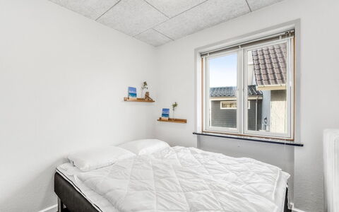 Ullakarin - 200M from the Sea: Væg, Loft, Indretning, Soveværelse, Etage, Værelse, Seng, Lejlighed, Sengetøj, Bed Frame