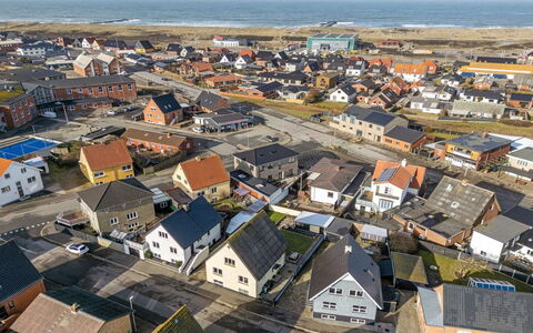 Ullakarin - 200M from the Sea: Boligområde, Byområde, Fugleperspektiv, Kvarter, Luftfotografering, Landskab, Tag, Urban Design, Forstad, Gade
