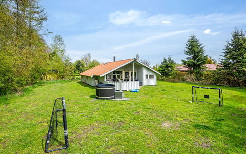 Bjart - 1.5Km from the Sea: Tag, Hus, Hjem, Sommerhus, Dør, Sidespor, Dæk, Veranda, Planke, Hårdttræ