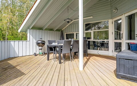 Bjart - 1.5Km from the Sea: Tag, Hus, Hjem, Sommerhus, Dør, Sidespor, Dæk, Veranda, Planke, Hårdttræ