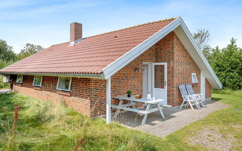 Danica - 500M from the Sea: Loft, Gulvbelægning, Indretning, Etage, Kompositmateriale, Møbel, Udvej, Hotel, Design, Dagslys