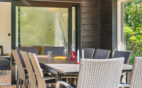 Nicolas - 500M from the Sea: Loft, Gulvbelægning, Indretning, Etage, Kompositmateriale, Møbel, Udvej, Hotel, Design, Dagslys