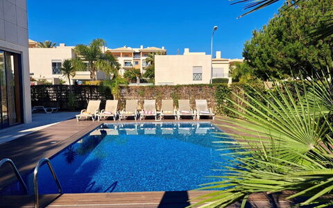 Corcovada Lote 28 Vip Properties: Bygning, Himmel, Plante, Bord, Vindue, Azure, Skygge, Arkitektur, Træ, Stol