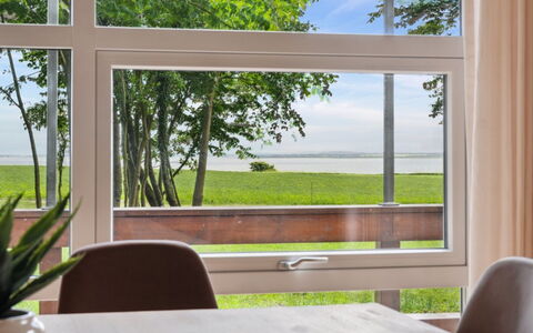 Månviva - 150M to the Fjord: Blå, Busk, Sommerhus, Bunddække, Have, Estate, Skygge, Landscaping, Stuehus, Eco Hotel