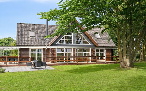 Månviva - 150M to the Fjord: Blå, Busk, Sommerhus, Bunddække, Have, Estate, Skygge, Landscaping, Stuehus, Eco Hotel