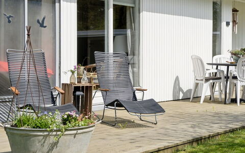Soti - 350M from the Sea: Udendørs Møbler, Møbel, Blomsterkrukke, Stol, Have, Skygge, Stueplante, Gård, Udendørs Bord