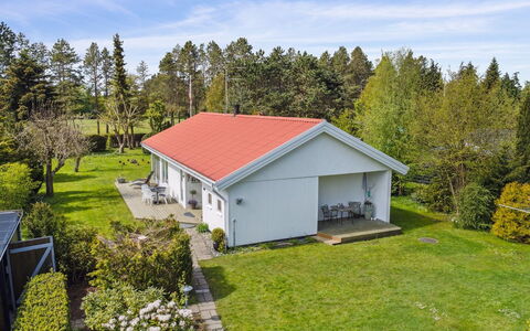 Soti - 350M from the Sea: Træ, Tag, Arkitektur, Hjem, Hus, Sommerhus, Sidespor, Hårdttræ, Hældning, Estate