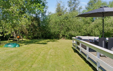 Alruna - 350M from the Sea: Møbel, Indretning, Gulvbelægning, Etage, Loft, Værelse, Stol, Bord, Lejlighed, Køkken & Spisebord