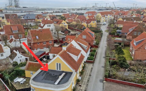 Yorick - 300M from the Sea: Træ, Tag, Arkitektur, Hjem, Hus, Sommerhus, Sidespor, Hårdttræ, Hældning, Estate