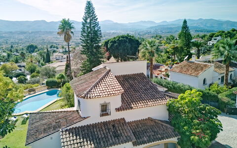 Villa del Tauro: Vand, Himmel, Sky, Ejendom, Svømmepøl, Bygning, Plante, Badeby, Træ, Udendørs Møbler